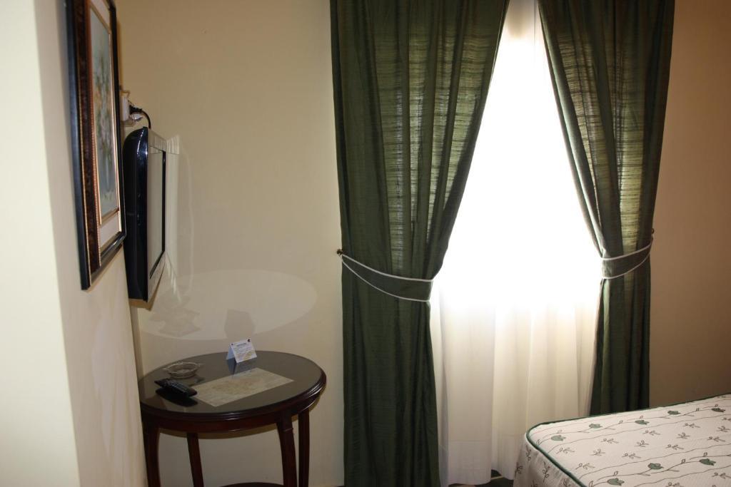 Hotel Frijon Aceuchal Bilik gambar